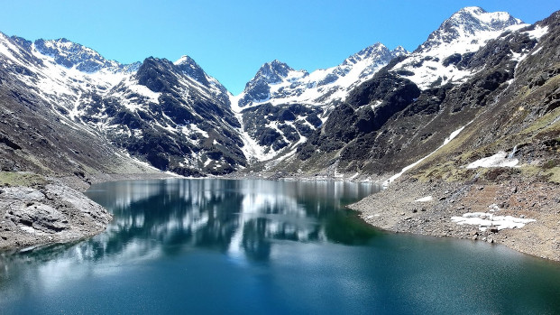Découvrir notre domaine, Situé aux pieds des Montagnes du Parc naturel Régional des Pyrénées Ariégeoises, entre Foix et (...)